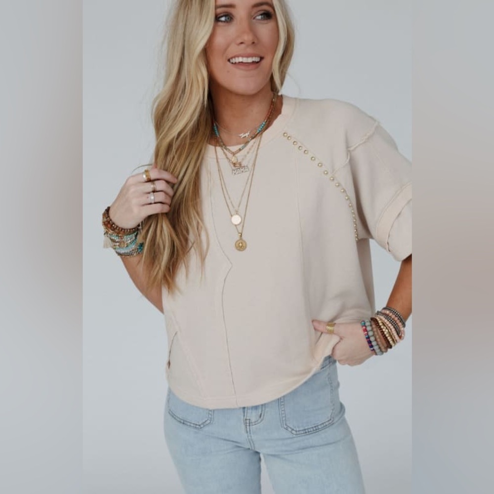BLUE B. RETRO RIVET BEIGE TOP SIZE SMALL OVERSIZED